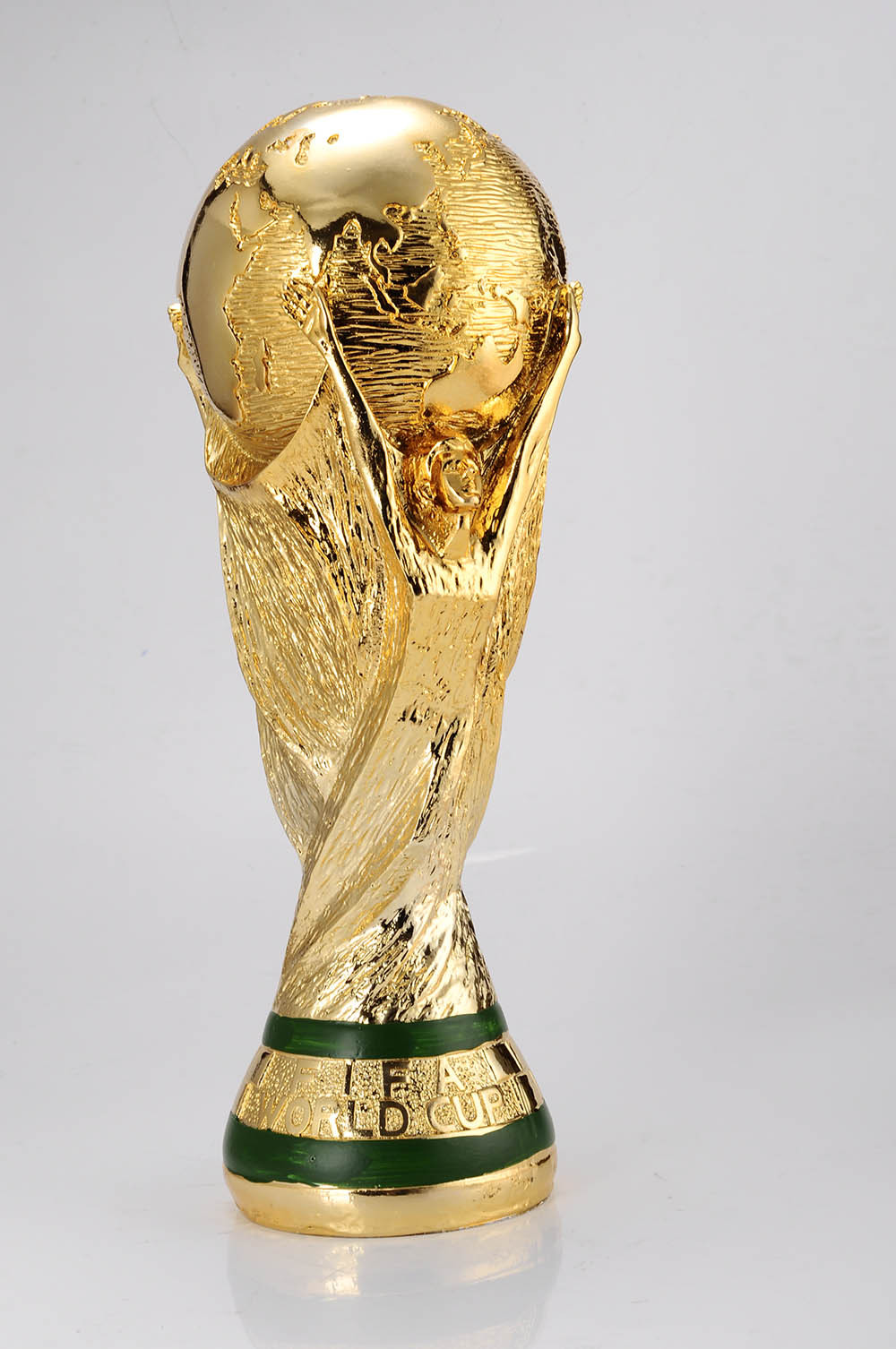 crystal_trophy_size_FIFA_World_Cup_Trophy